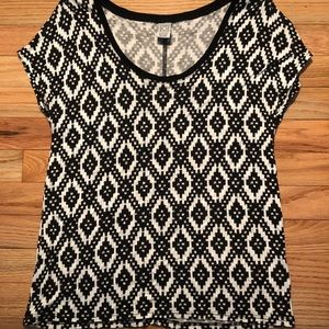Black and white patterned t-shirt